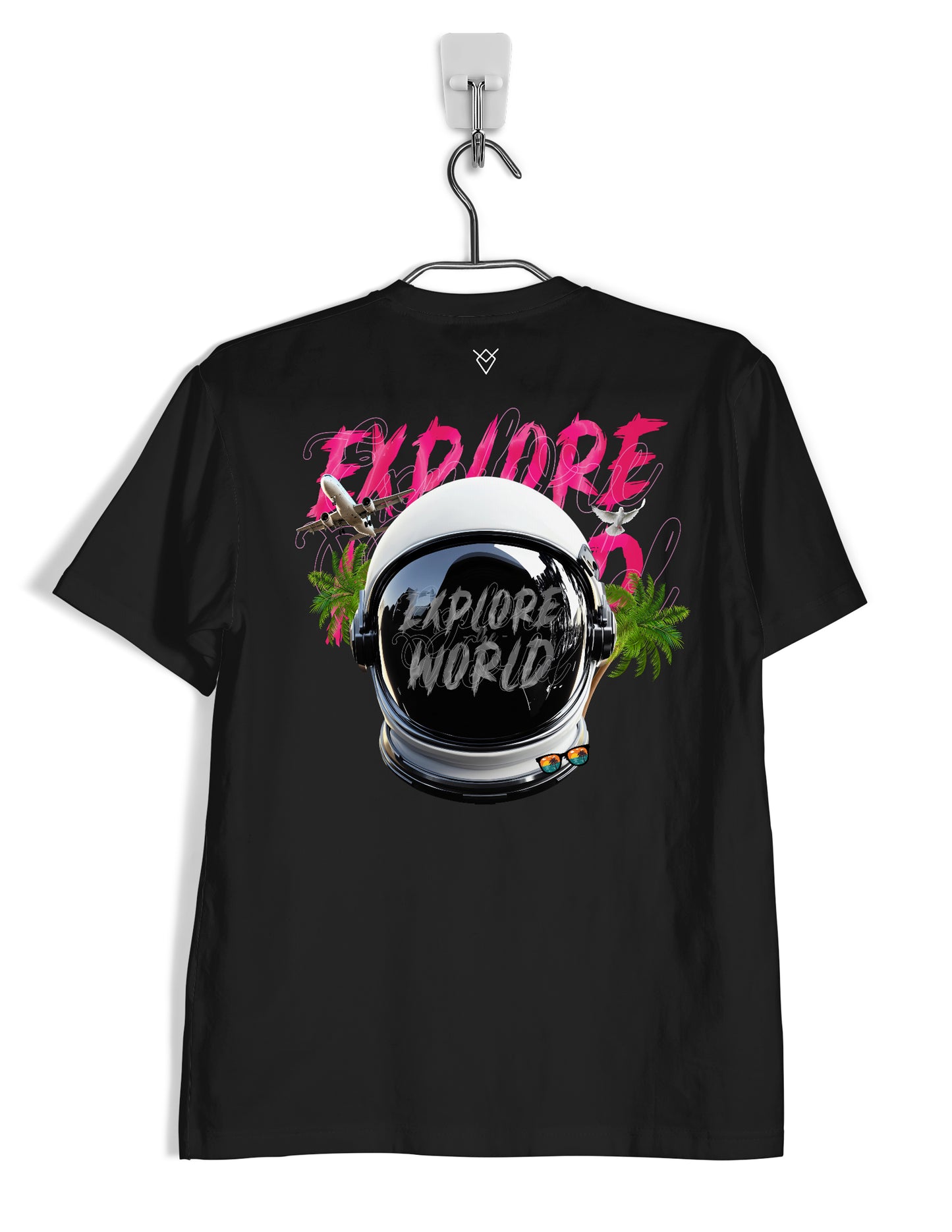 EXTROVERT EXPLORE THE WORLD-ASTRONAUT. T-Shirt