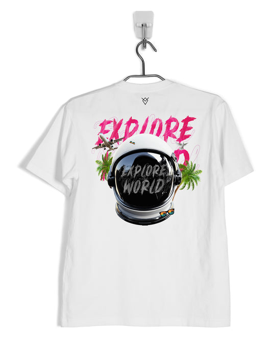 EXTROVERT EXPLORE THE WORLD-ASTRONAUT. T-Shirt